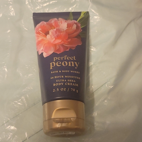 Perfect Peony 4-PC Costmetic Set - Picture 10 of 16